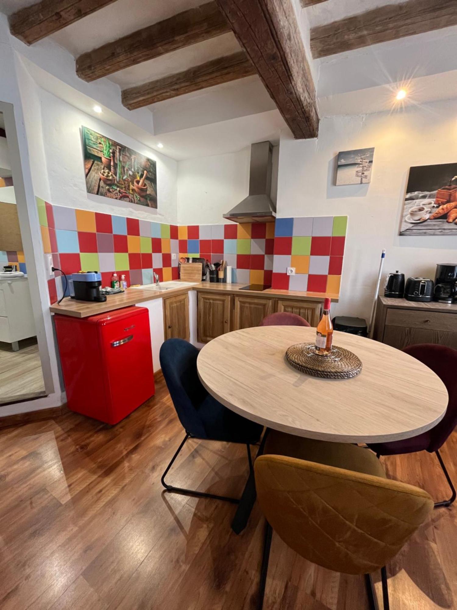 Logement Studio Avec Vue Sur Le Centre Historique LʼIsle-sur-la-Sorgue Esterno foto