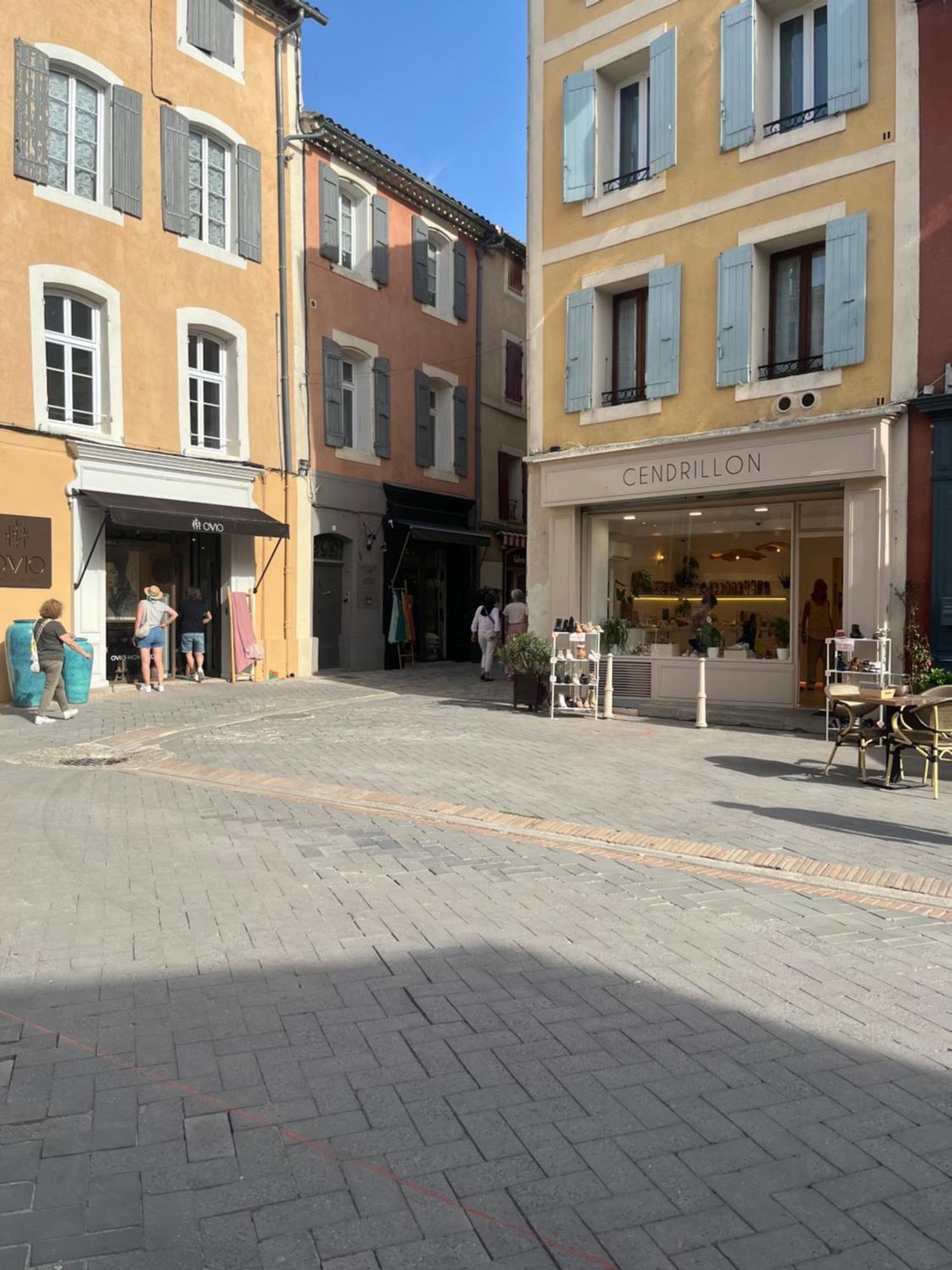 Logement Studio Avec Vue Sur Le Centre Historique LʼIsle-sur-la-Sorgue Esterno foto